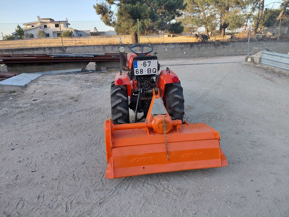 Trator Kubota 4x4 matriculado com frese