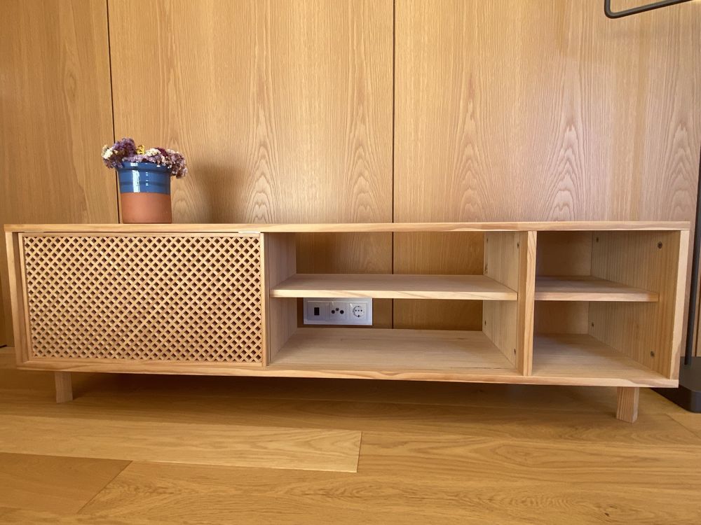 Movel TV pinho natural 150cm