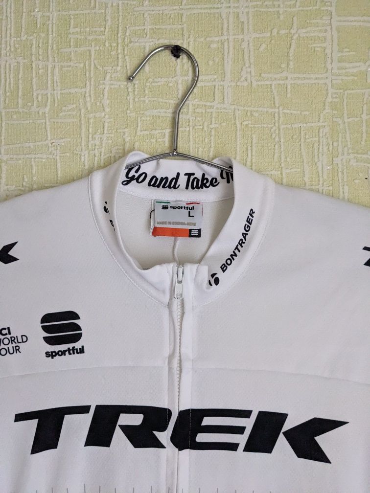 Tour de France та Trek-Segafredo, Santini/Sportful велоджерсі