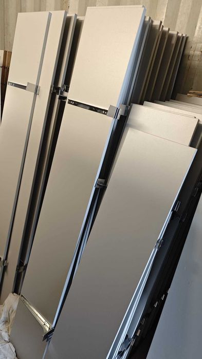 Półki zawieszane 200x40cm SPACEWALL sklepowe ekspozycja wiszące regały