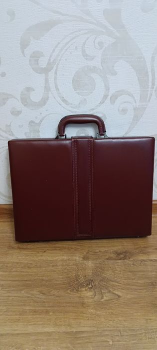 Чемодан шкіряний новий