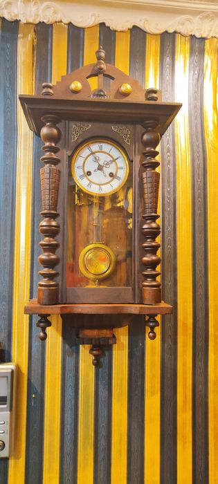 Продам часи настінні