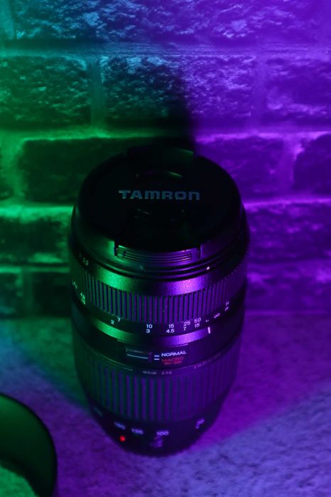 Objetiva Tamron 70-300mm f/4-5.6 Di LD Macro para Canon EF