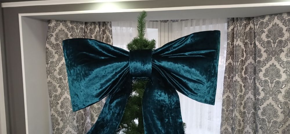 Великий смарагдовий бант декор