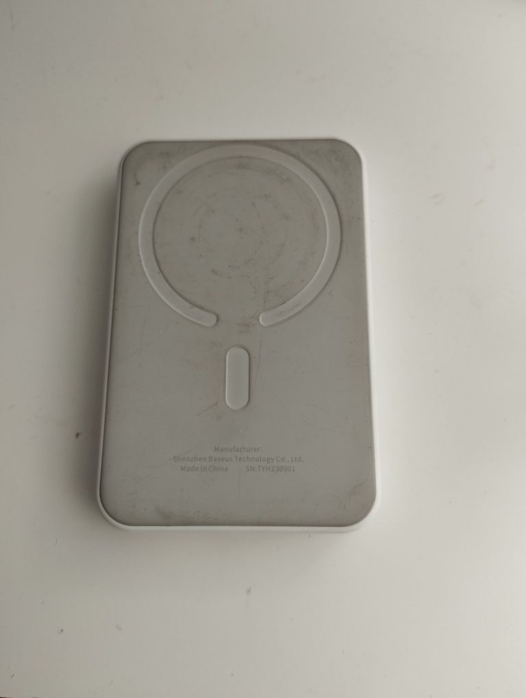 Bezprzewodowy powerbank baseus 5000mAh magsafe