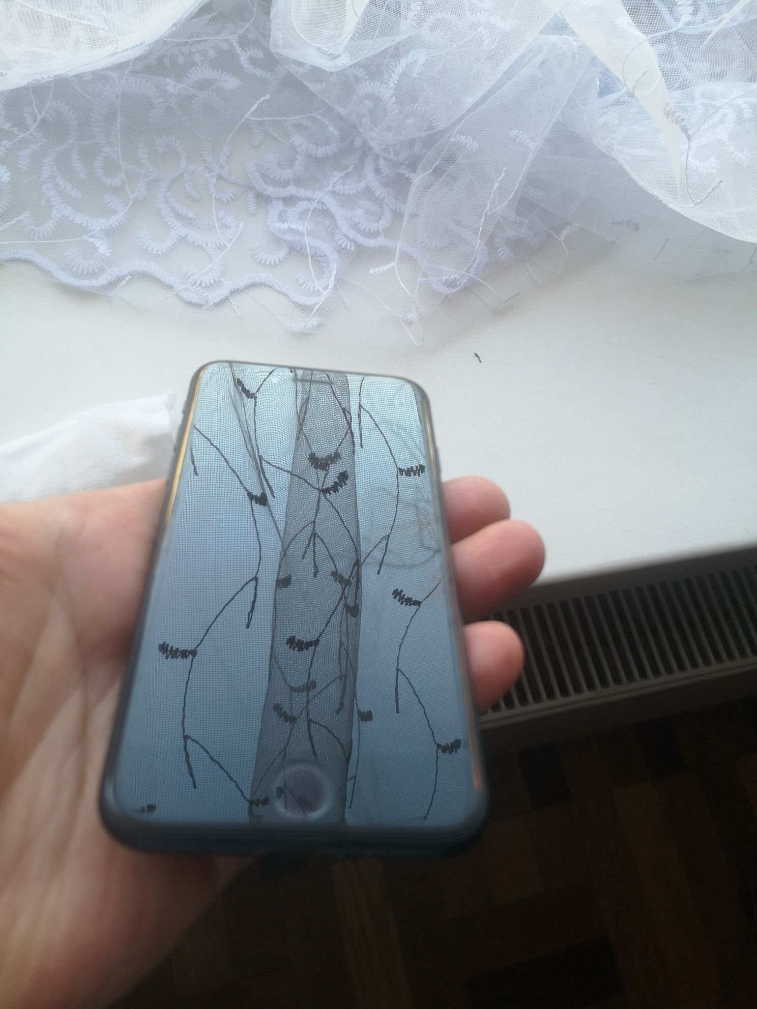 Продам iPhone SE, 64GB