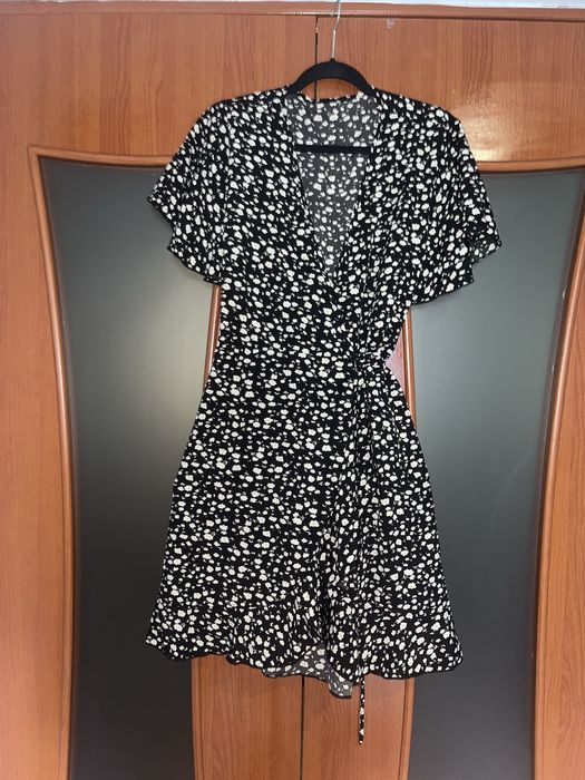 Літня сукня назапах