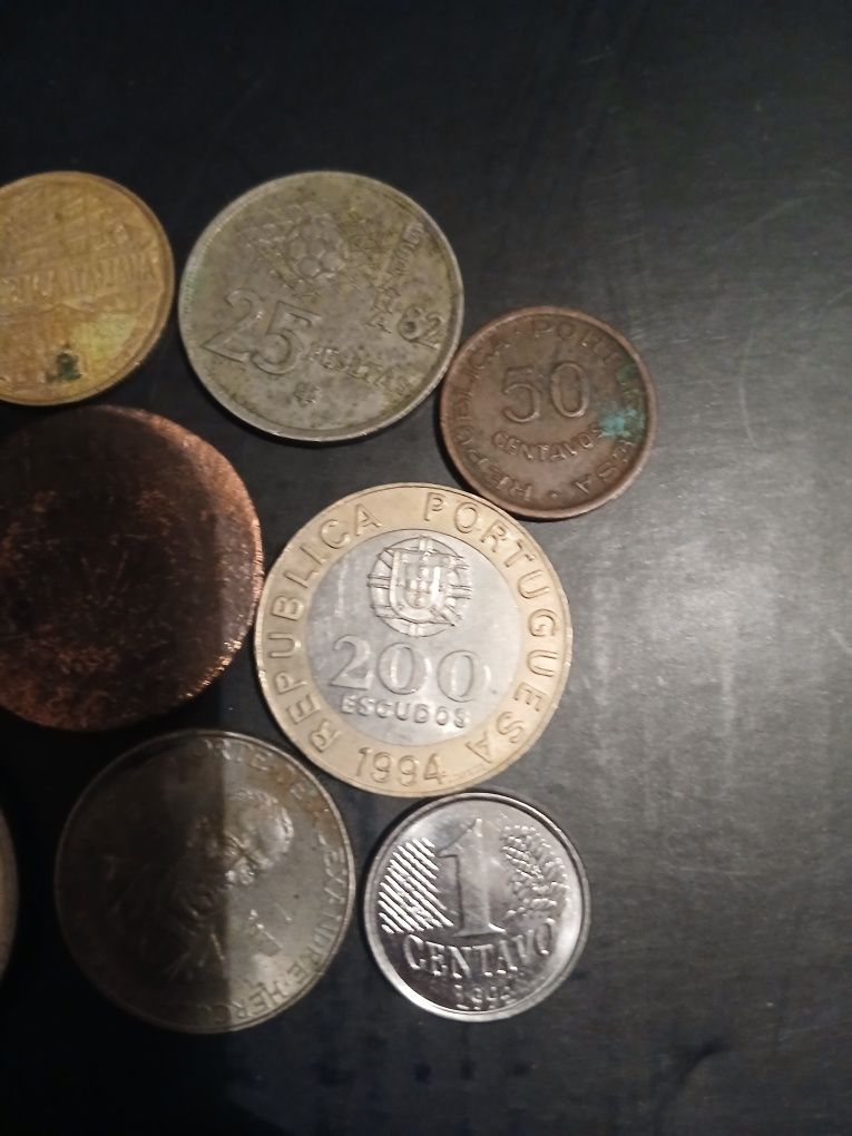 Moedas antigas muito bem estimadas.