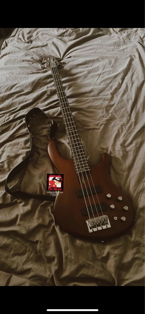 Gitara basowa Cort B Plus