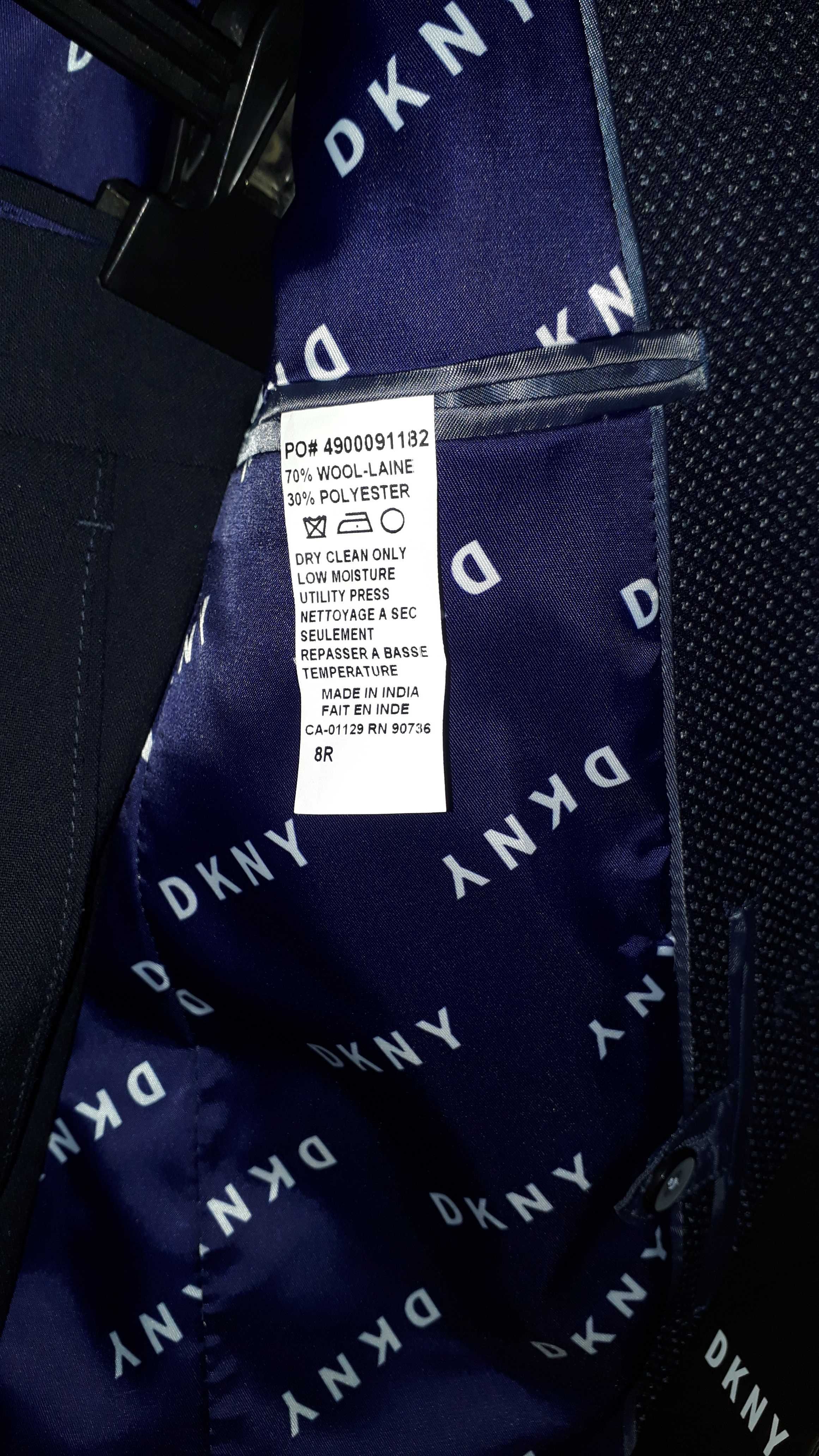 Костюм школьный DKNY пиджак и брюки.