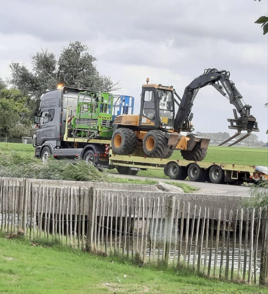 Usługi koparko-ładowarką Mecalac 12, Kobierzyce