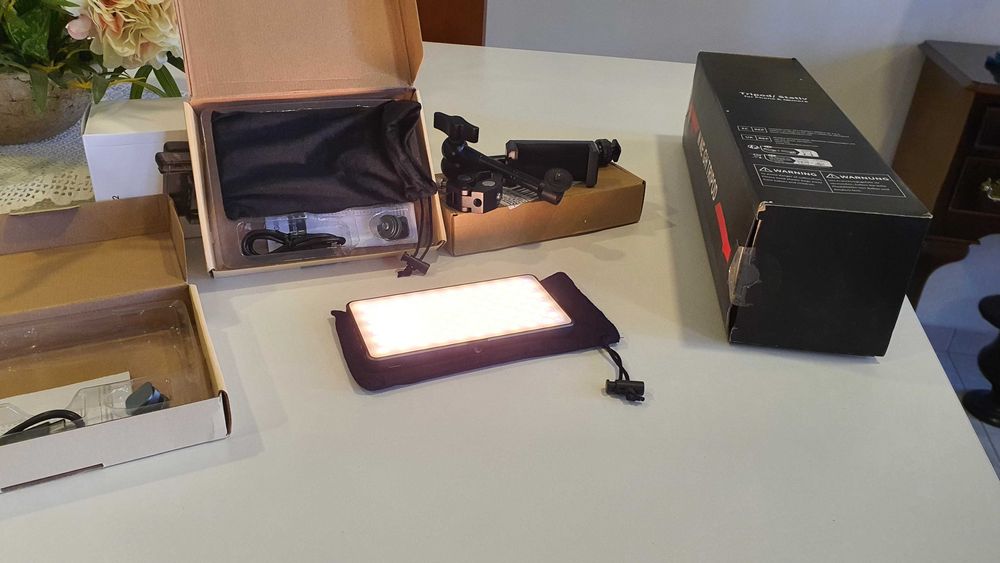 Luz estúdio LED  +  Tripé 190cm + Braço Articulado (NOVOS)