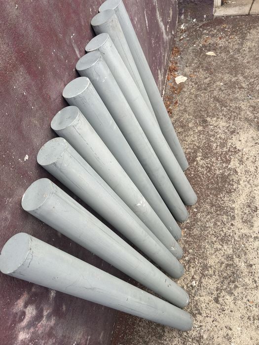 7 Pilaretes metalicos galvanizados