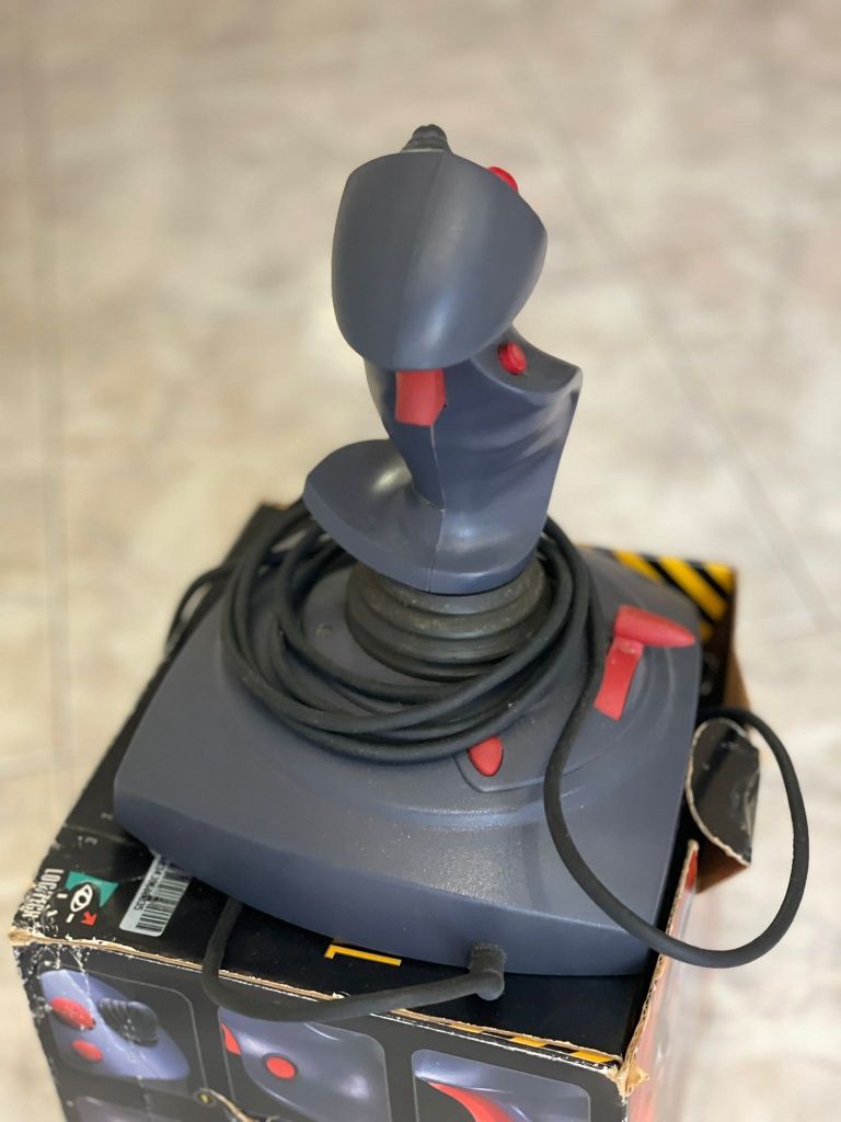 Joystick wingman da logitech