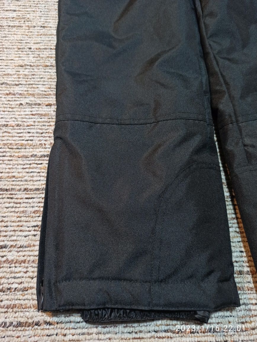 Czarne nowe spodnie zimowe na szelkach 98/104