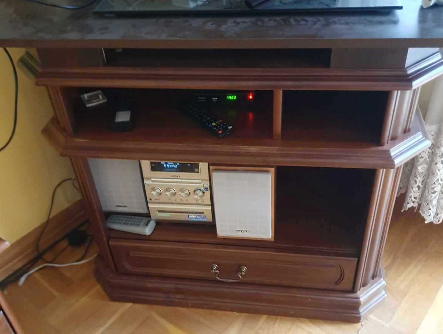 Szafka pod telewizor firmy KLOSE