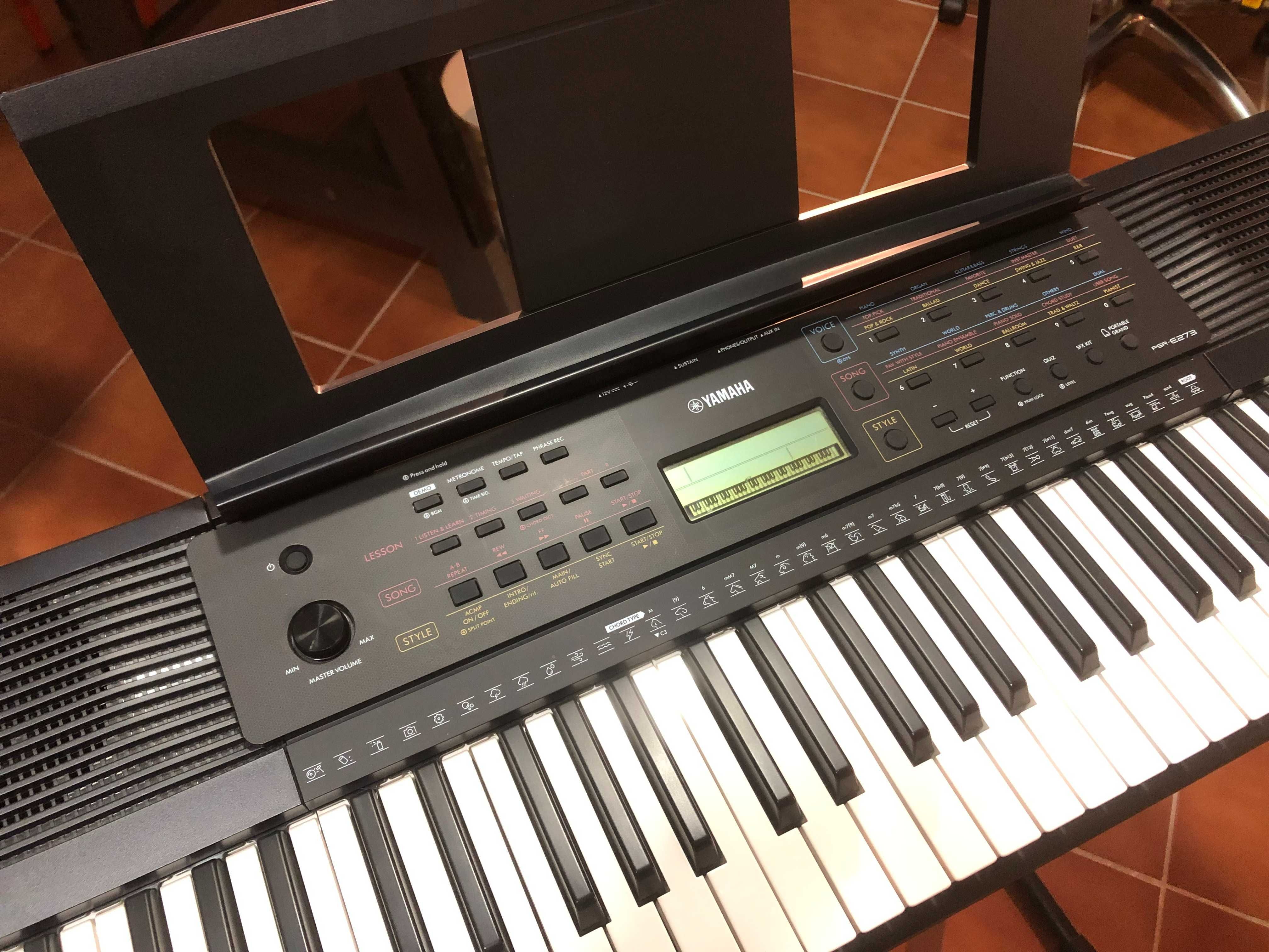 Teclado Portátil PSR-E273 YAMAHA