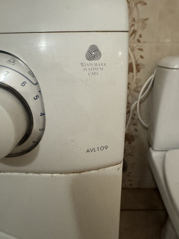 Продам двигун пральної машини Ariston AVL109