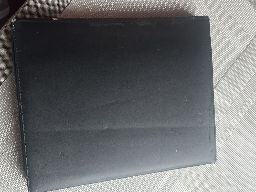 IPad з чокхлом з клавіатурою