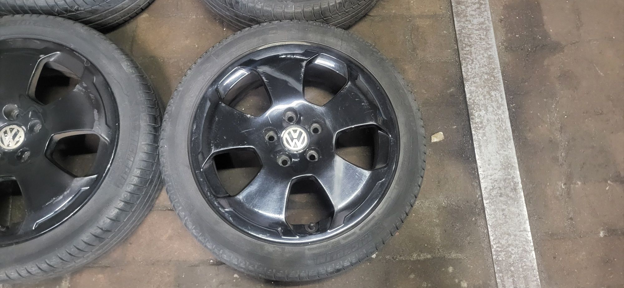 Koła felgi aluminiowe alusy Volkswagen 5x112 215/45R17 17 Golf Passat