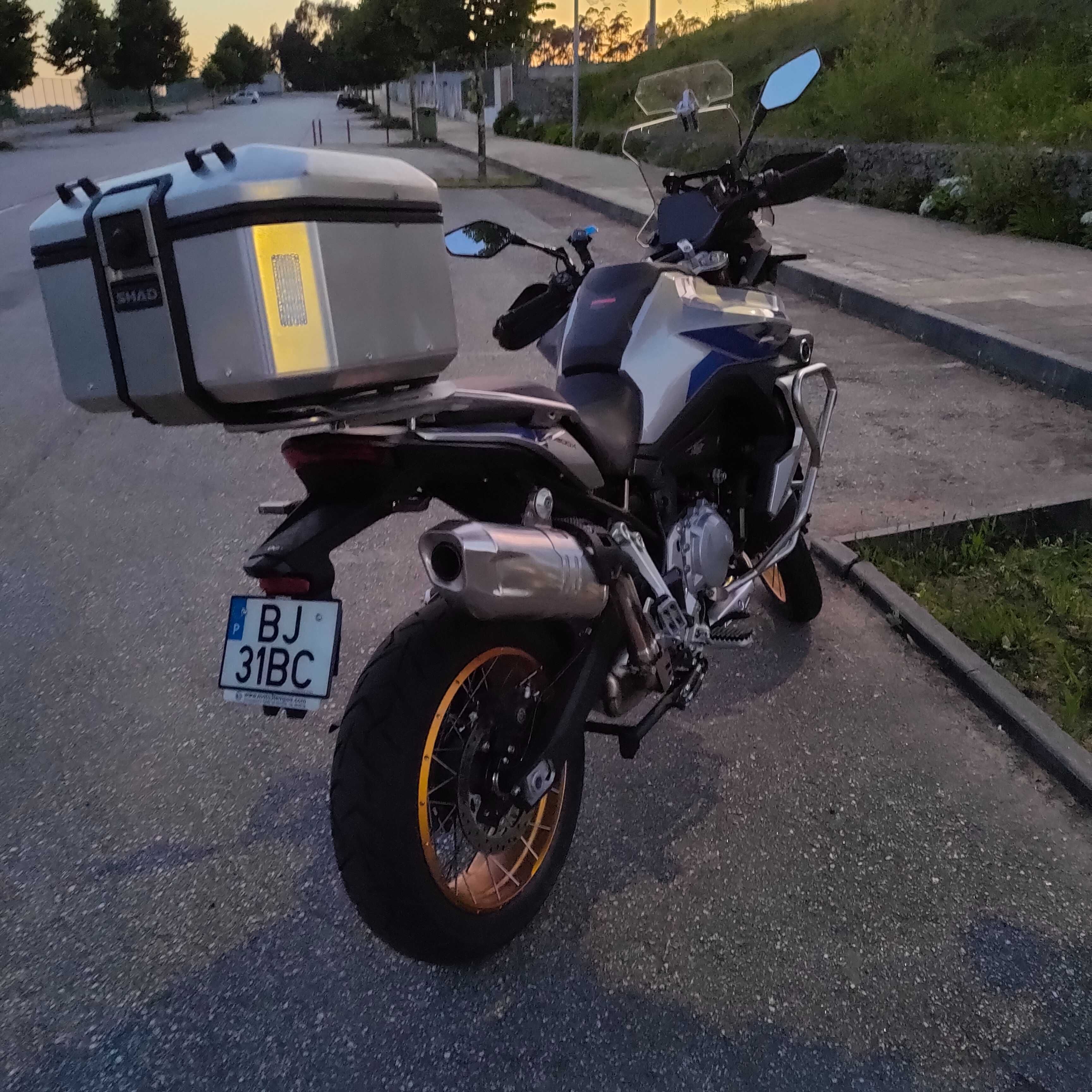Voge 900 DSX como nova