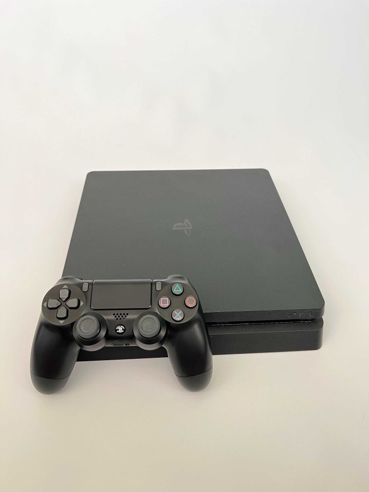 Sony Playstation 4 Slim + 2 джойстика и крепёж Viamont на стену