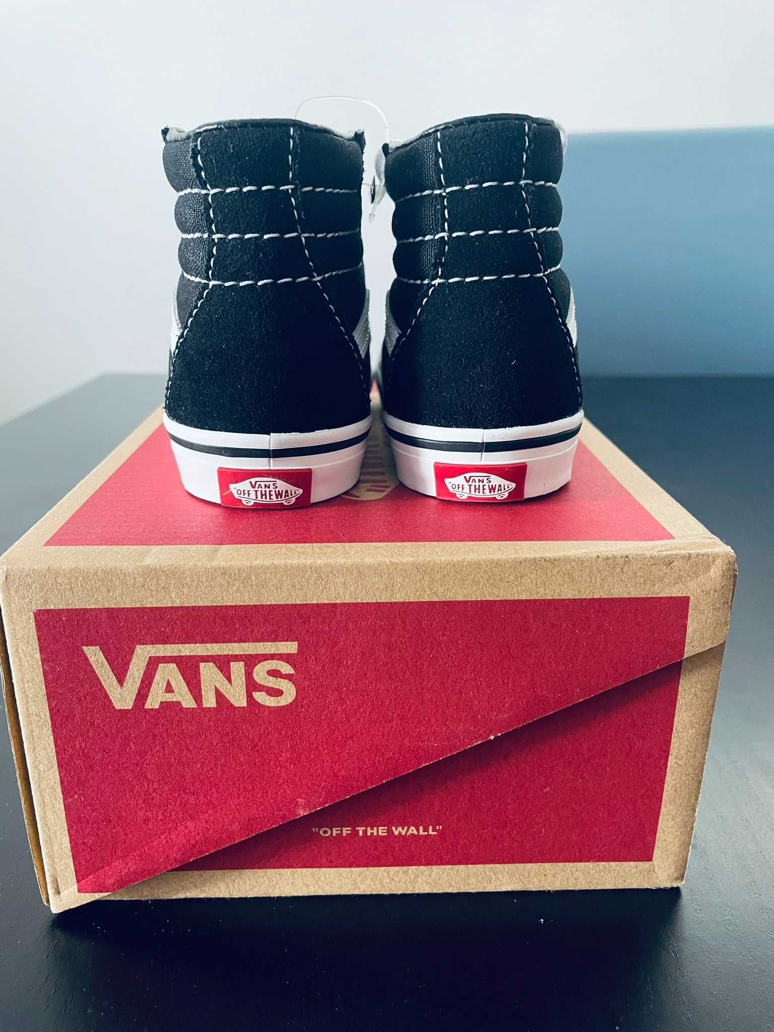 Ténis bota Vans pretos T. 24