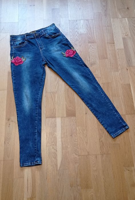 Miss RJ granatowe spodnie jeansowe z haftowanymi różami, r.42