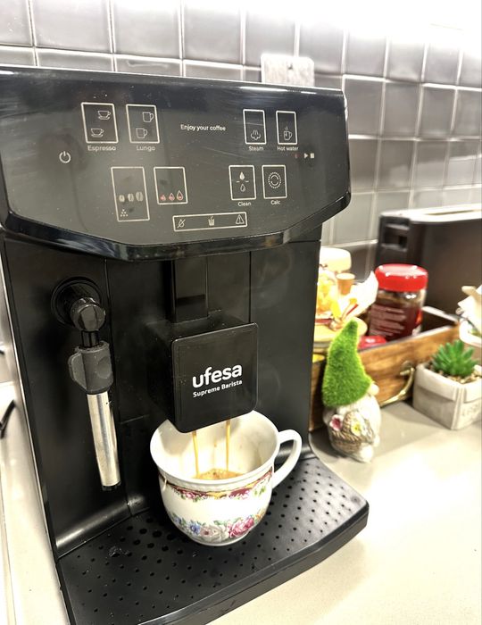 Máquina de Café Ufesa Supreme Barista — Automática