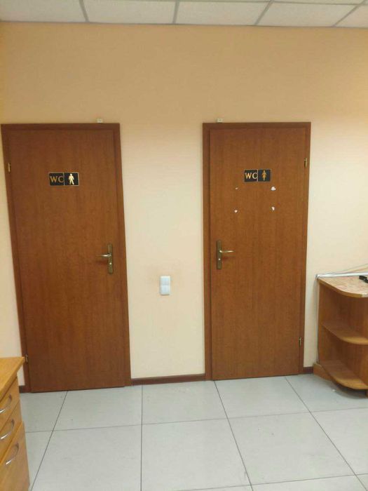 Офісне приміщення, окремий вхід, меблі, комунікації, побутова техніка