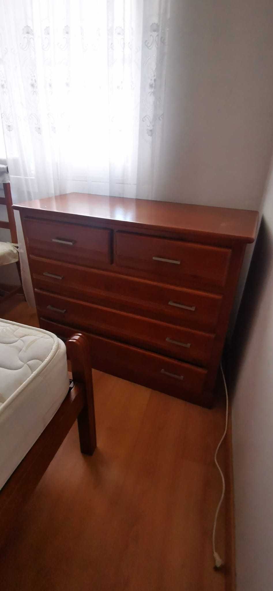 Quarto de Casal em Cerejeira Como Novo