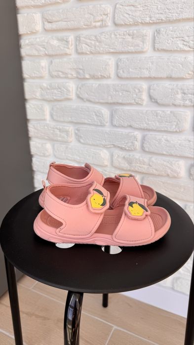 Босоніжки сандалі hm