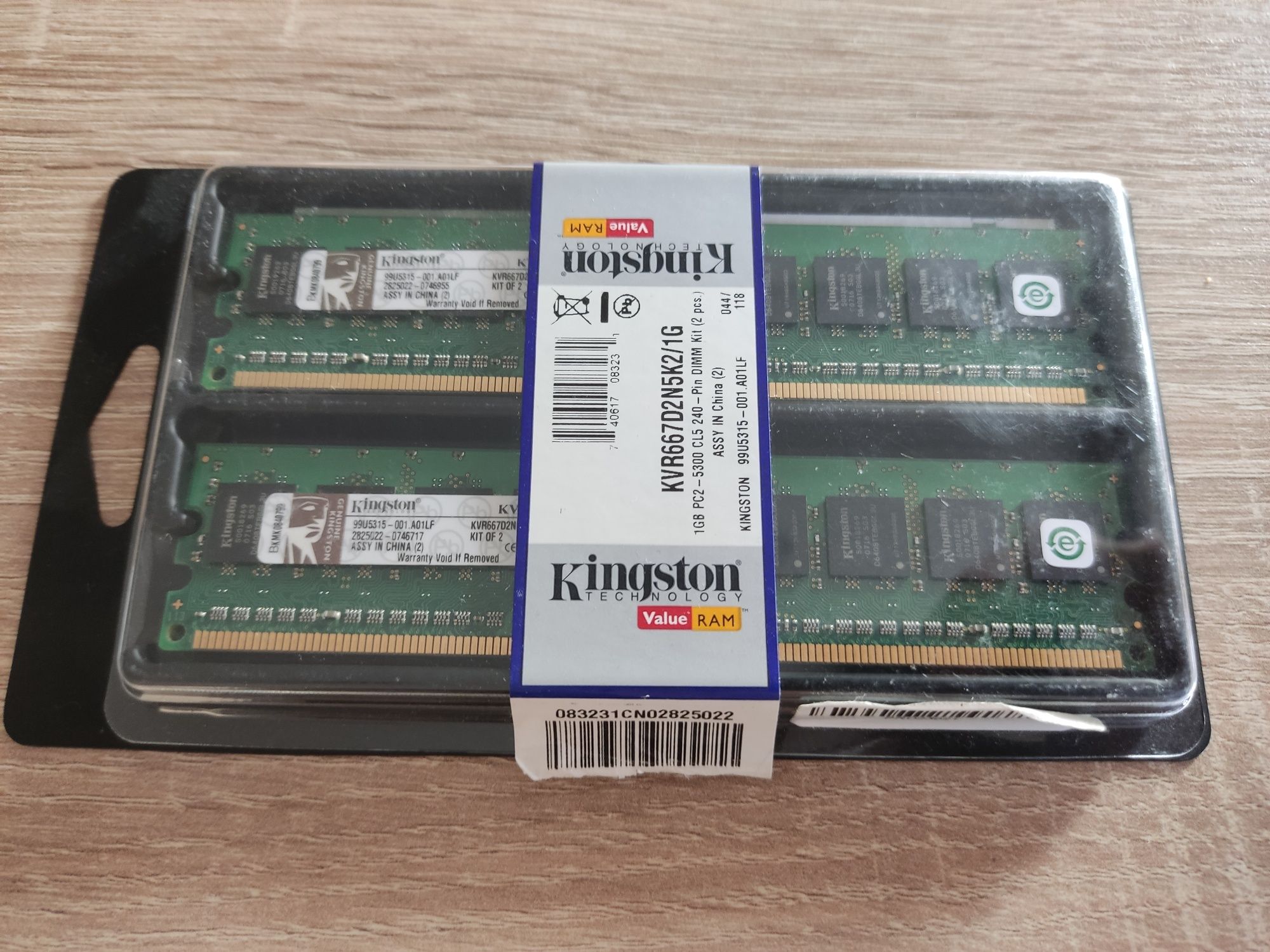 Kingston DDR2 1GB Model KVR667D2N5K2/1G
Kingston DDR2 1GB .
Model KVR6