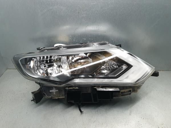 Ótica / farol direita NISSAN X-Trail (T32)