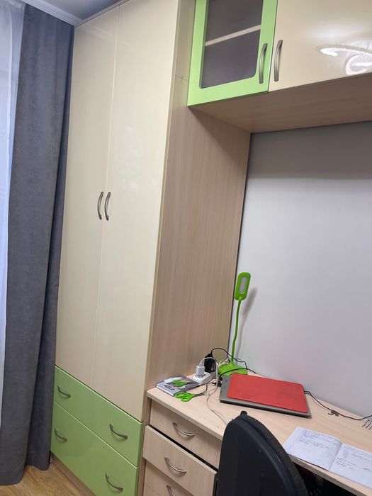 Комплект меблі в дитячу кімнату