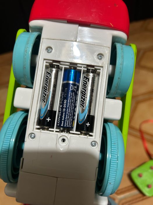 Comboio interativo com luzes e música. A funcionar