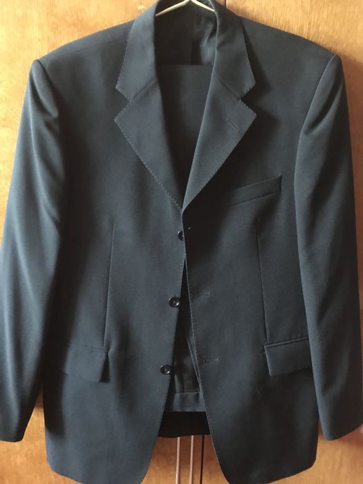Костюм черный,в отличном состоянисиний в тонкую черную полоску Франция