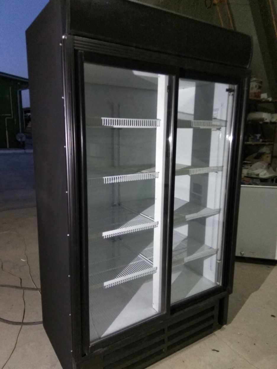 Холодильный шкаф витринный. Состояние хорошее