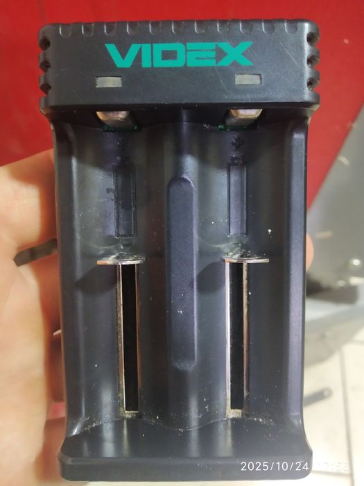 Зарядка аккумуляторов 18650, 21700, 16340 Videx VCH-L201(Б/У)