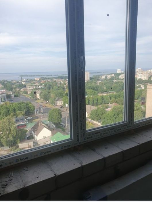 Видова 2-кв-ра в елітній новобудові. Центр. Панорама на річку.