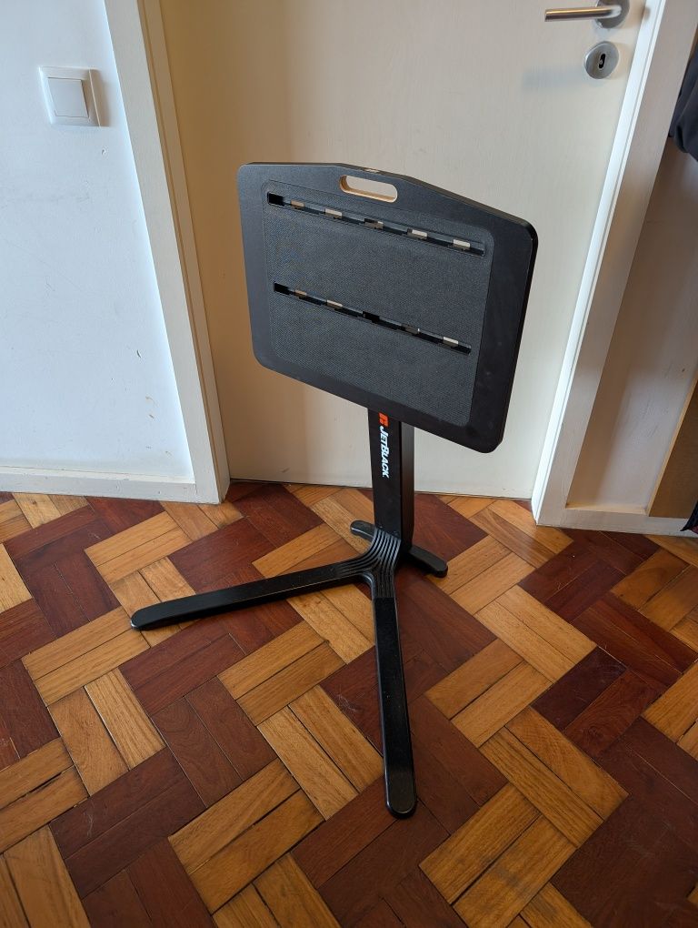 Trainer Table JetBlack – Mesa Ajustável e Robusta
