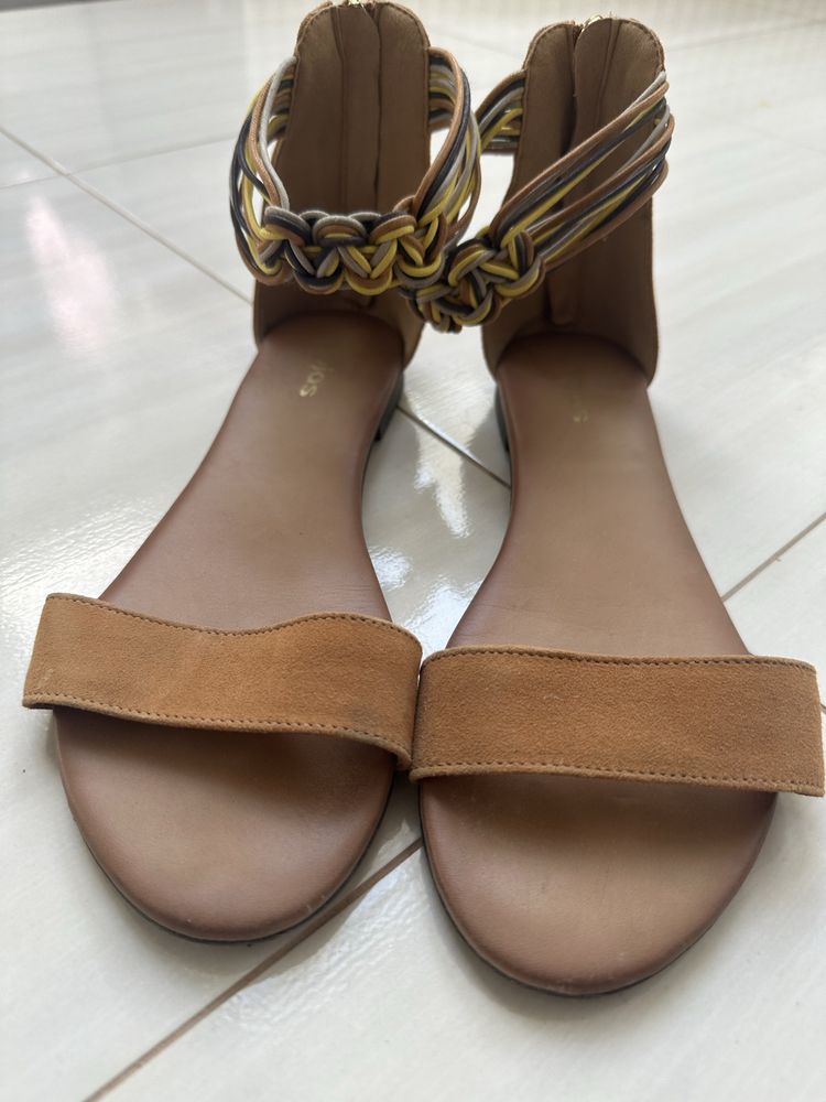 Sandaly wojas jak nowe 38