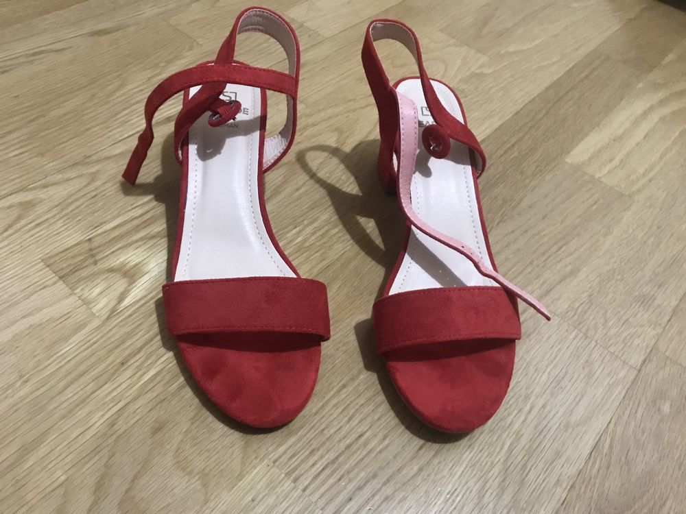 Sandálias vermelhas tacão baixo