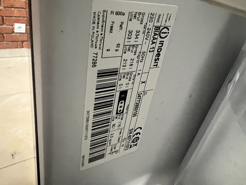 Lodówka Indesit BIAAA13 na części lub w całości .