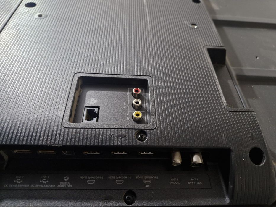 Телевізор Hisense 65 дюймів 4К. На стіну. Кріплення у подарунок!