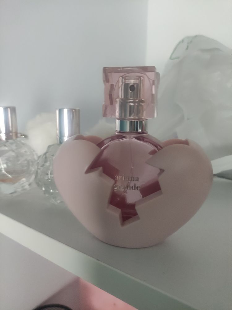 Flakony  butelki po perfumach Ariana grande