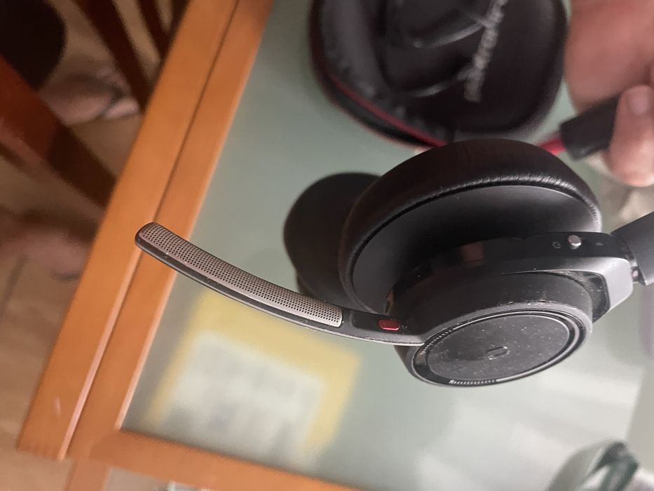 Headset Plantronics Voyager Focus (como novos)