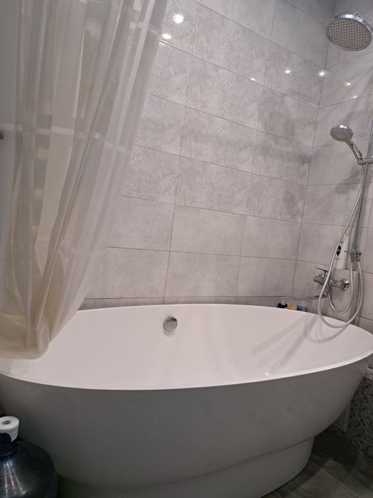 Продаж Гмирі,16 з новим ремонтом та меблями
