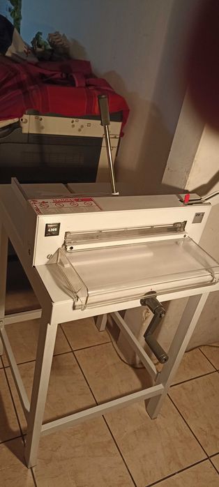 IDEAL 4305 GILOTYNA ręczna do papieru + oryginalny stojak Ideal