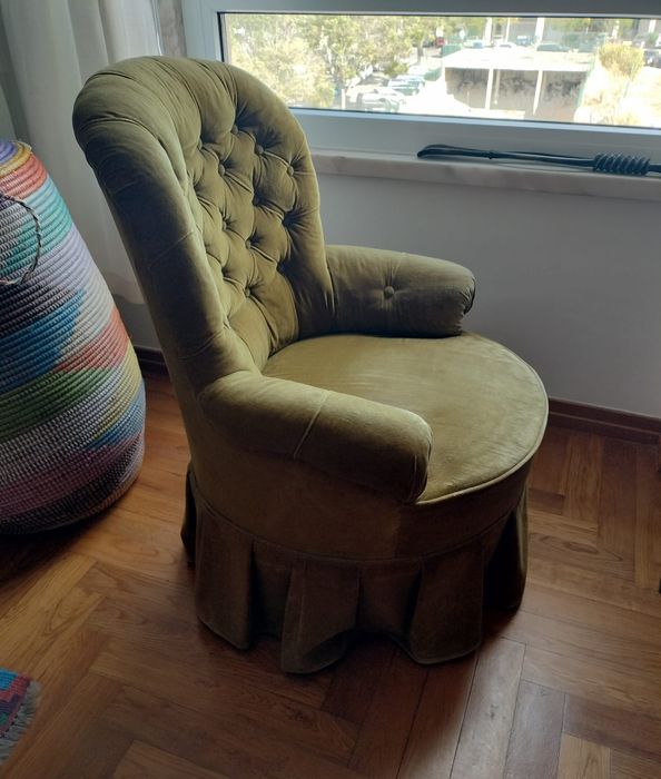 Cadeirão  ,senhorinha em veludo